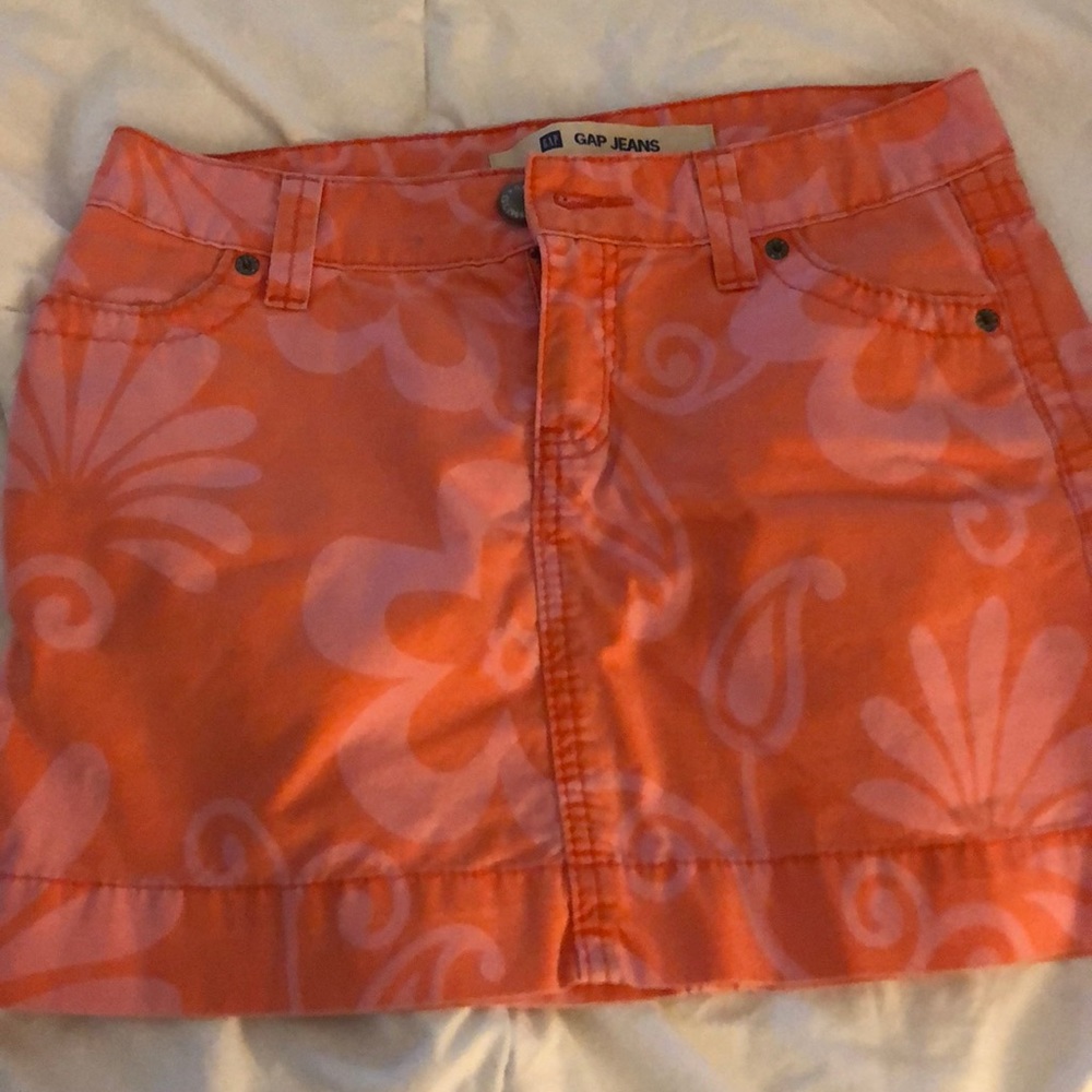 Gap skirt